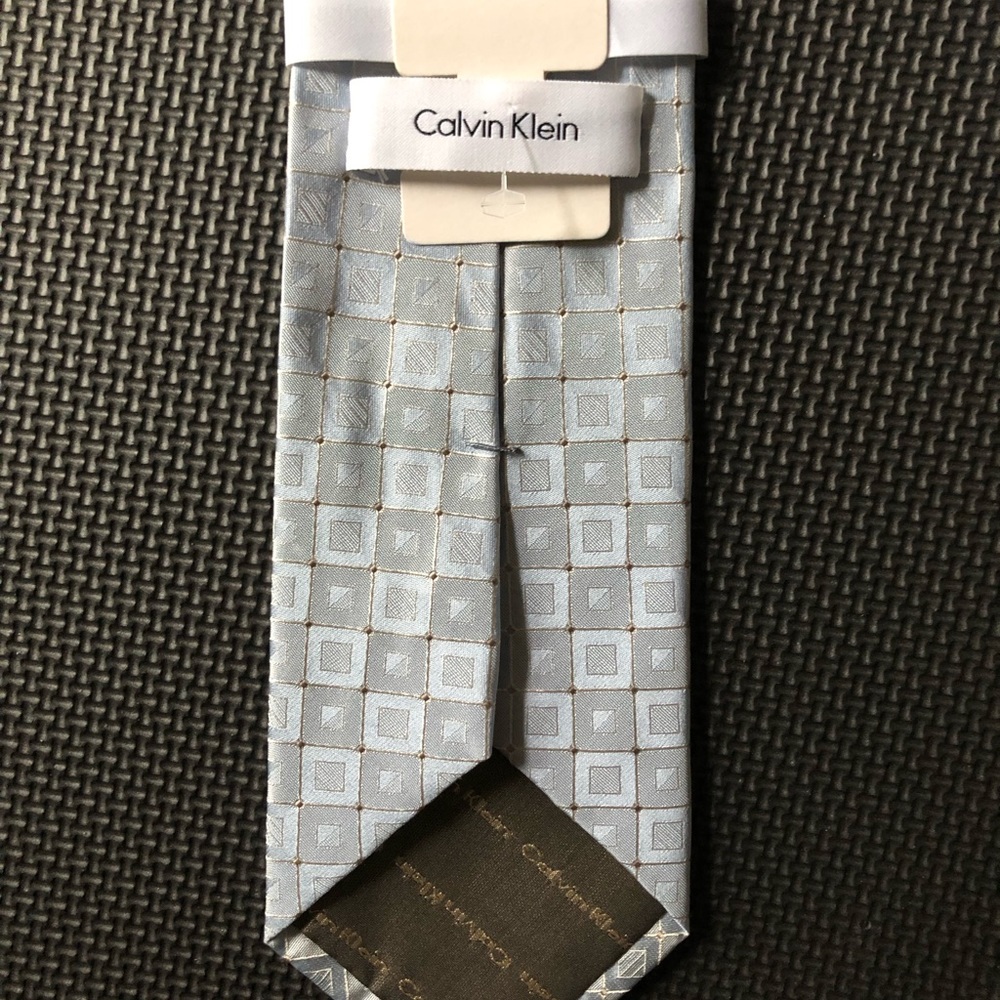 NWT Men's Calvin Klein Silk tie- Light Blue Geometric Pattern - Picture 3 of 8